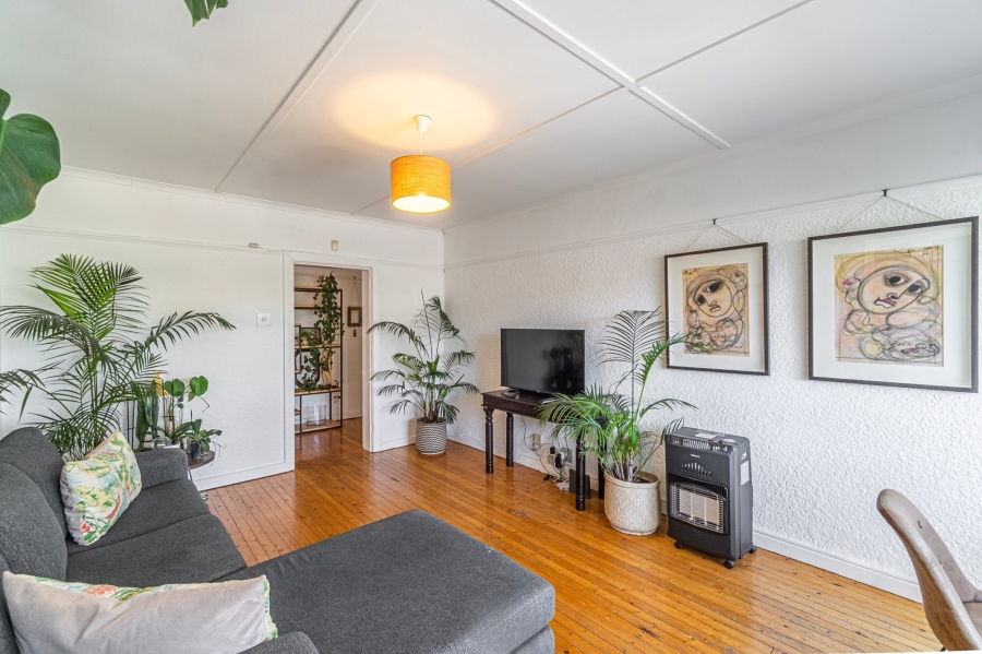 2 Bedroom Property for Sale in Vredehoek Western Cape